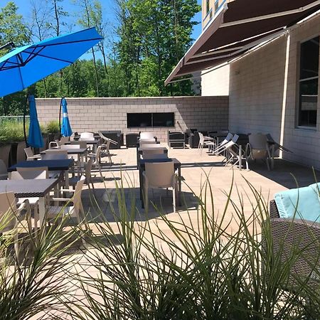 Courtyard By Marriott Montreal West Island/Baie D'Urfe Hotel Buitenkant foto