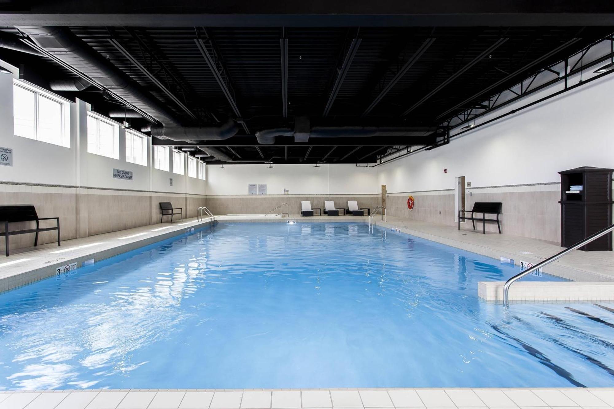 Courtyard By Marriott Montreal West Island/Baie D'Urfe Hotel Buitenkant foto
