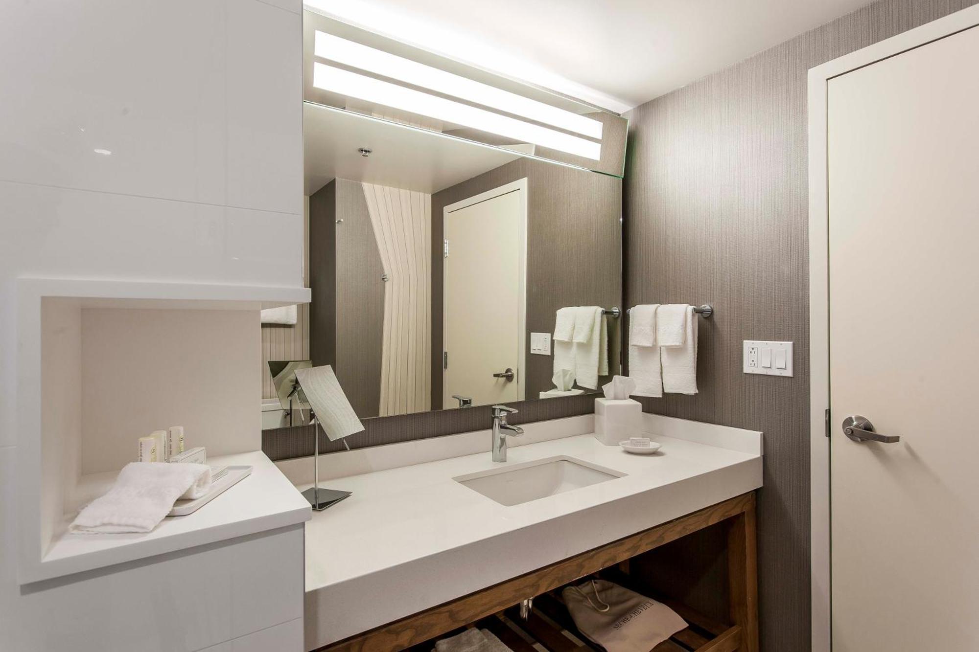 Courtyard By Marriott Montreal West Island/Baie D'Urfe Hotel Buitenkant foto