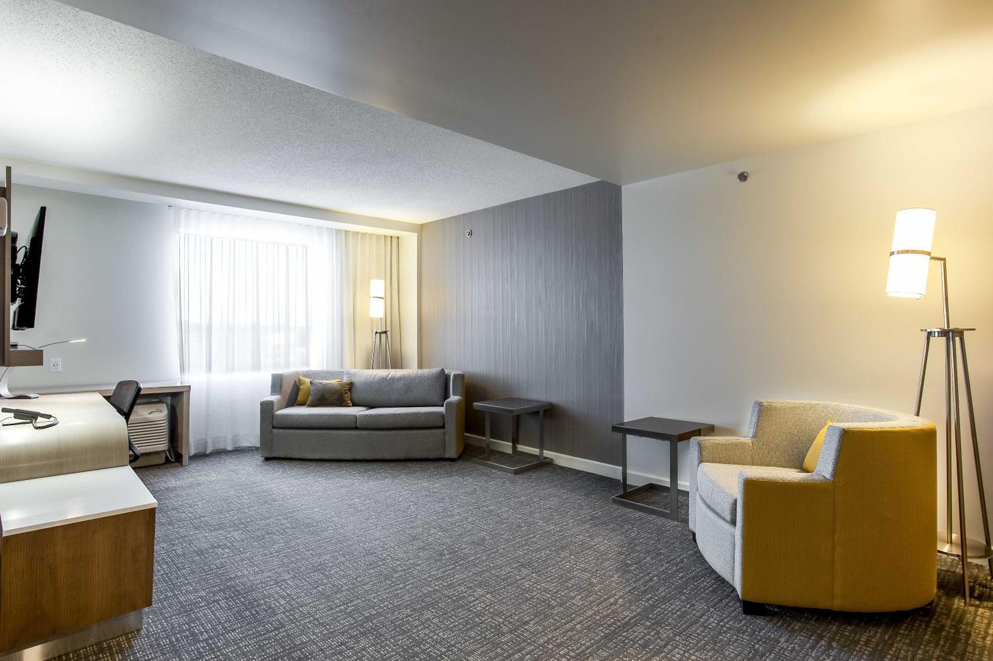 Courtyard By Marriott Montreal West Island/Baie D'Urfe Hotel Buitenkant foto
