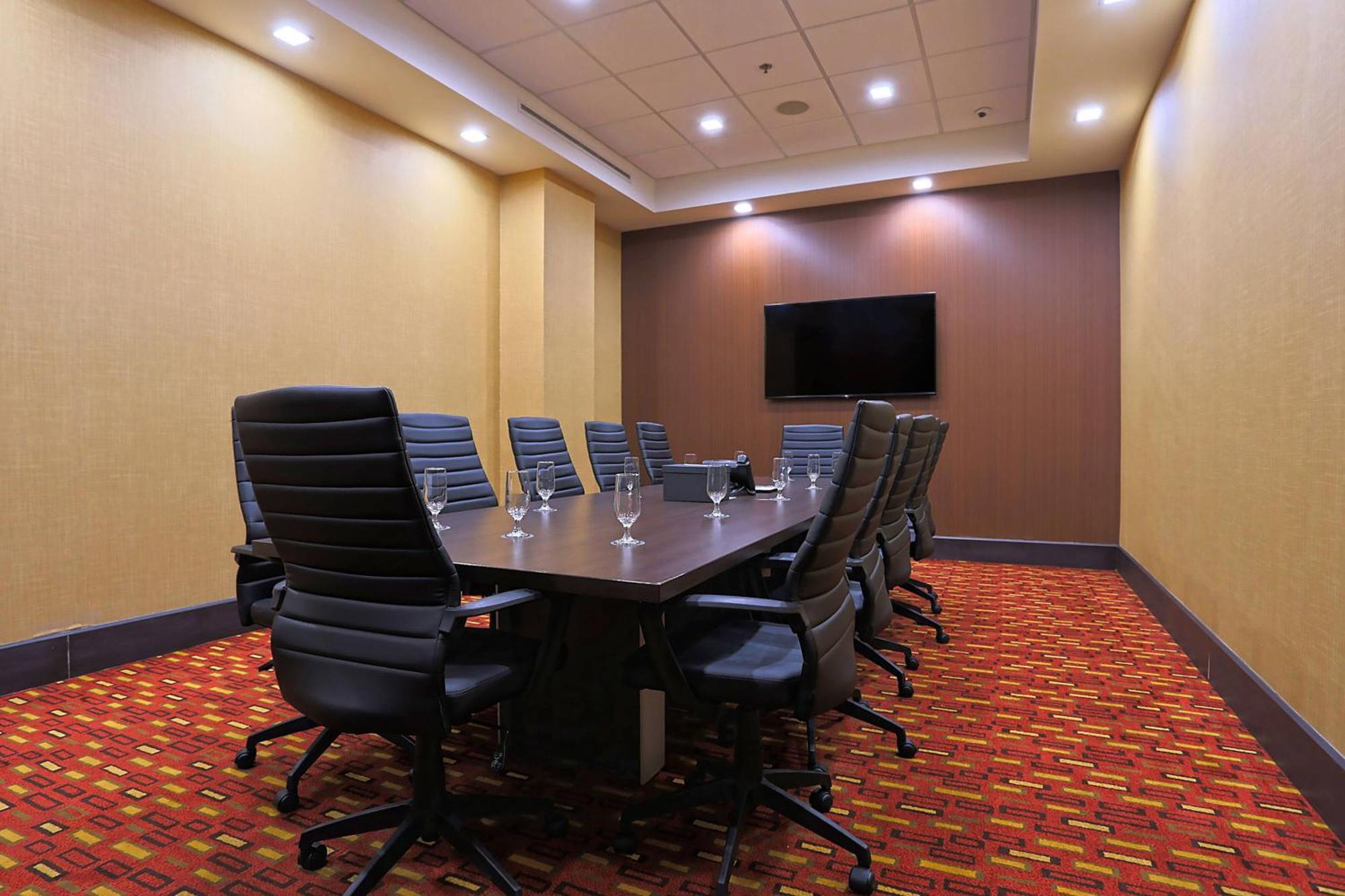 Courtyard By Marriott Montreal West Island/Baie D'Urfe Hotel Buitenkant foto