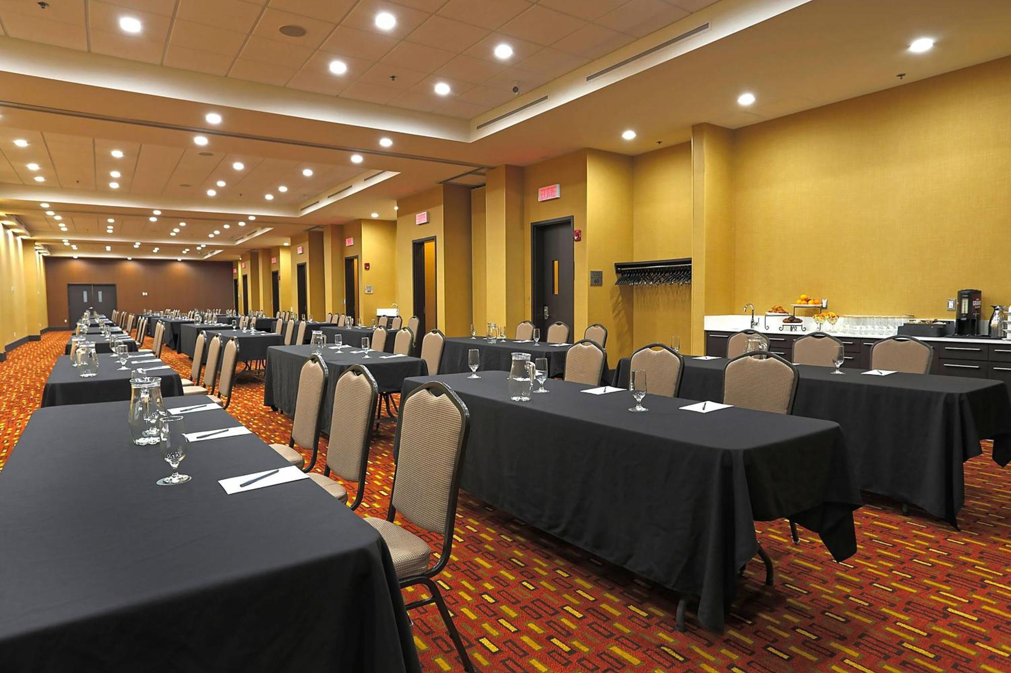 Courtyard By Marriott Montreal West Island/Baie D'Urfe Hotel Buitenkant foto