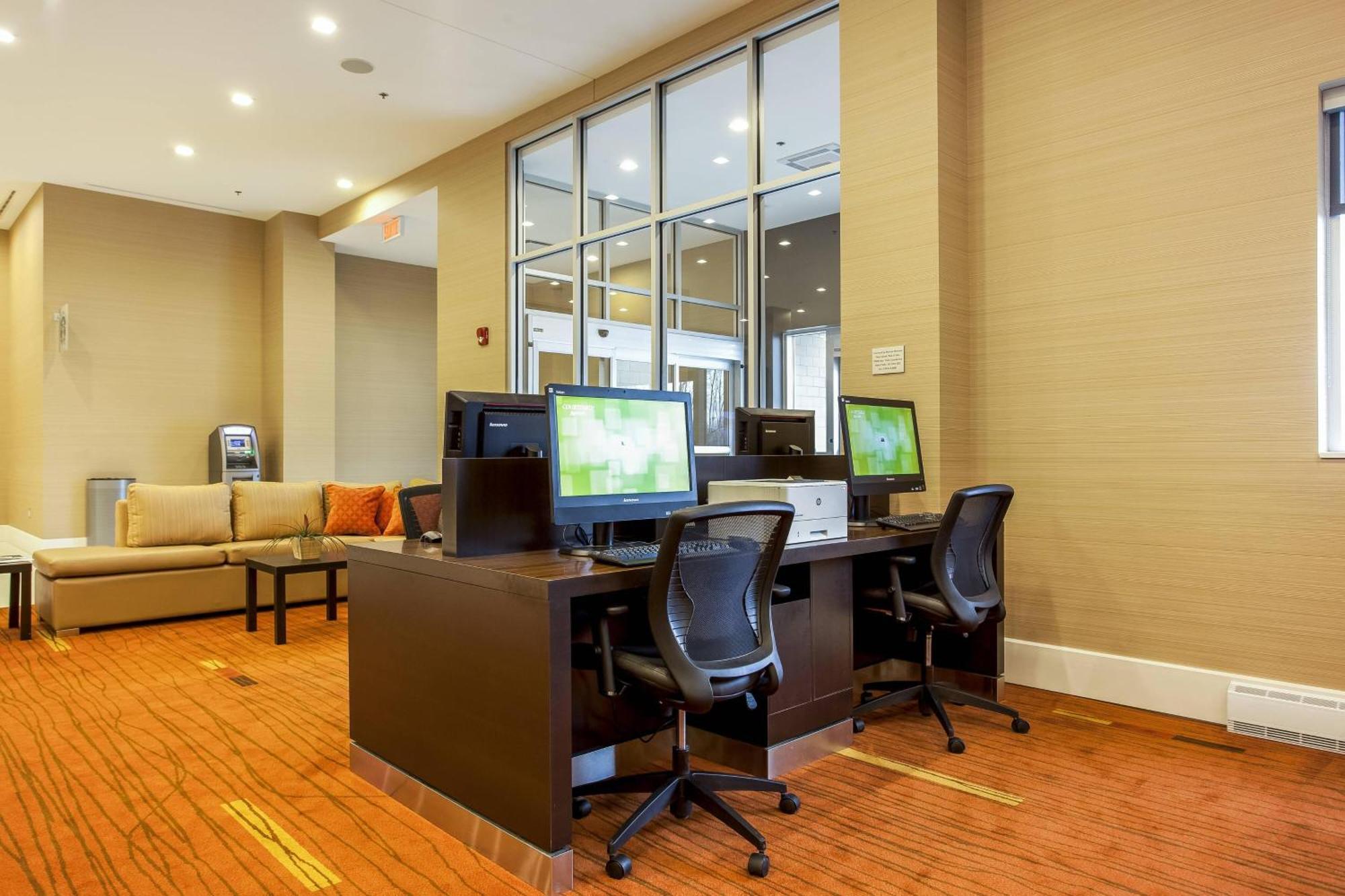 Courtyard By Marriott Montreal West Island/Baie D'Urfe Hotel Buitenkant foto