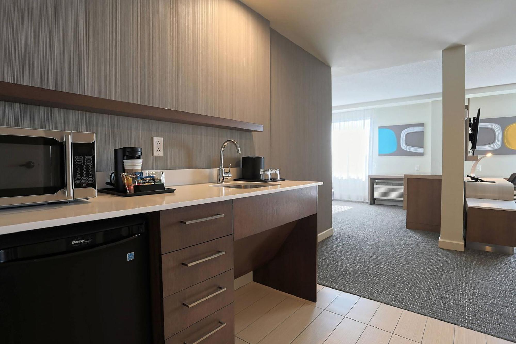 Courtyard By Marriott Montreal West Island/Baie D'Urfe Hotel Buitenkant foto