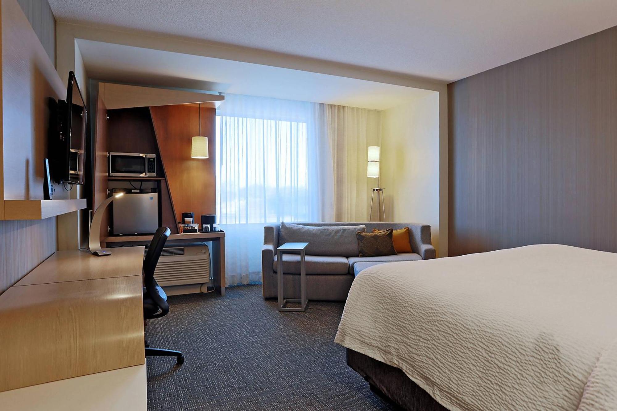 Courtyard By Marriott Montreal West Island/Baie D'Urfe Hotel Buitenkant foto