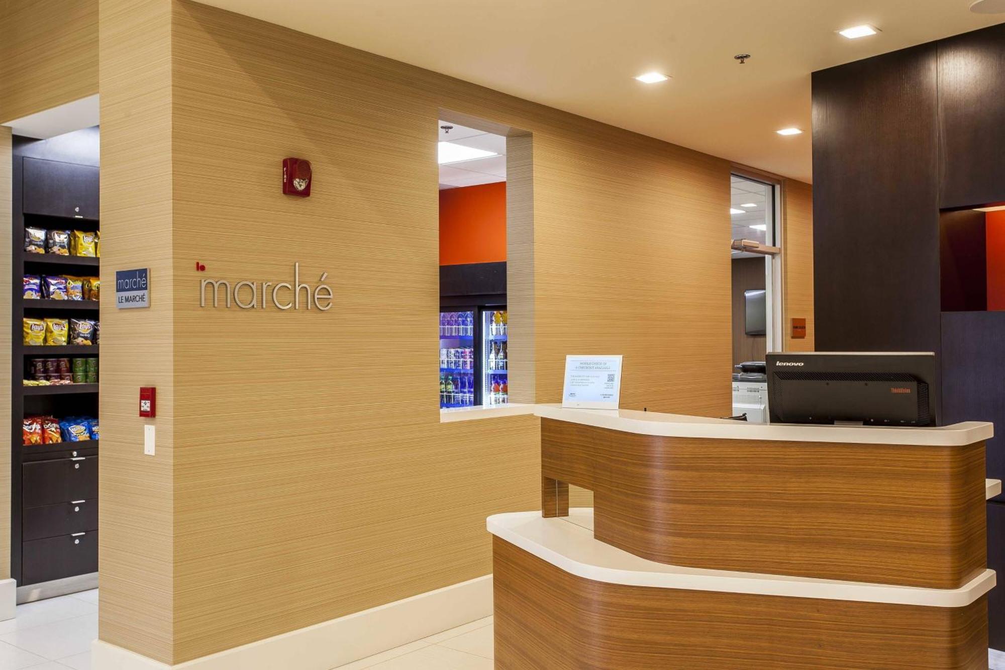 Courtyard By Marriott Montreal West Island/Baie D'Urfe Hotel Buitenkant foto