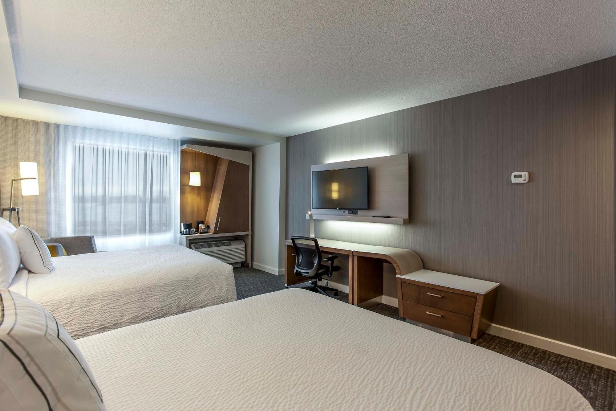 Courtyard By Marriott Montreal West Island/Baie D'Urfe Hotel Buitenkant foto